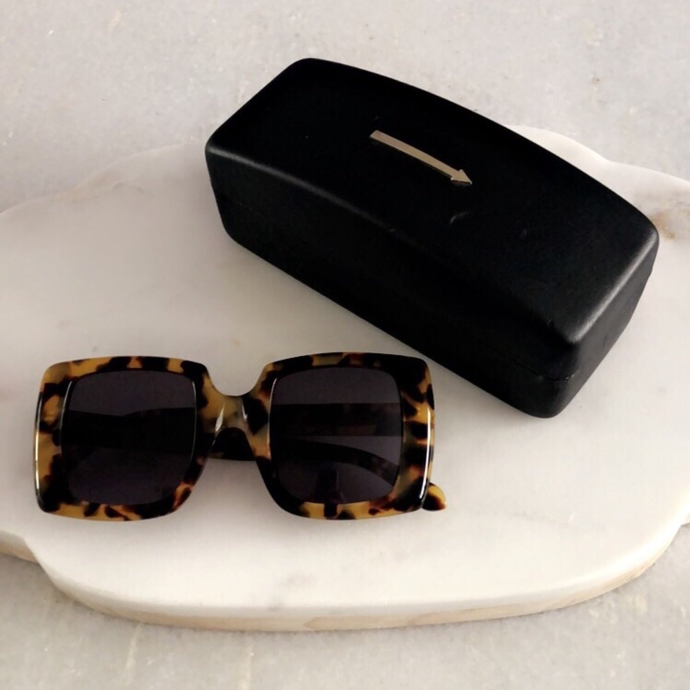 Karen Walker Betsy Sunglasses in Crazy Tort